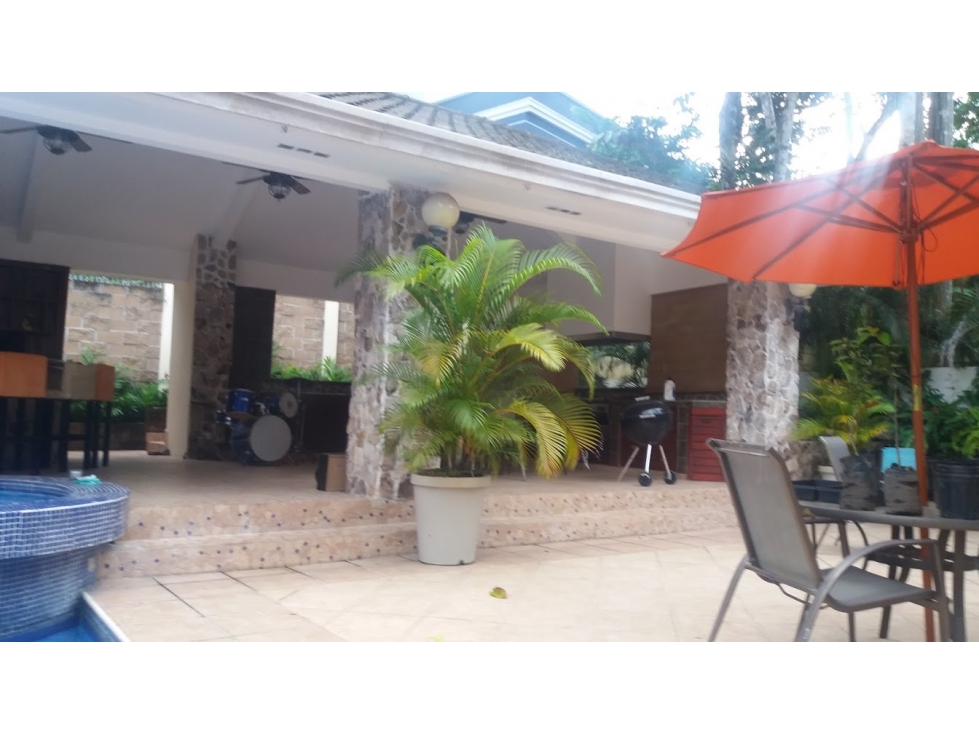 5-Bedroom House in Bethania