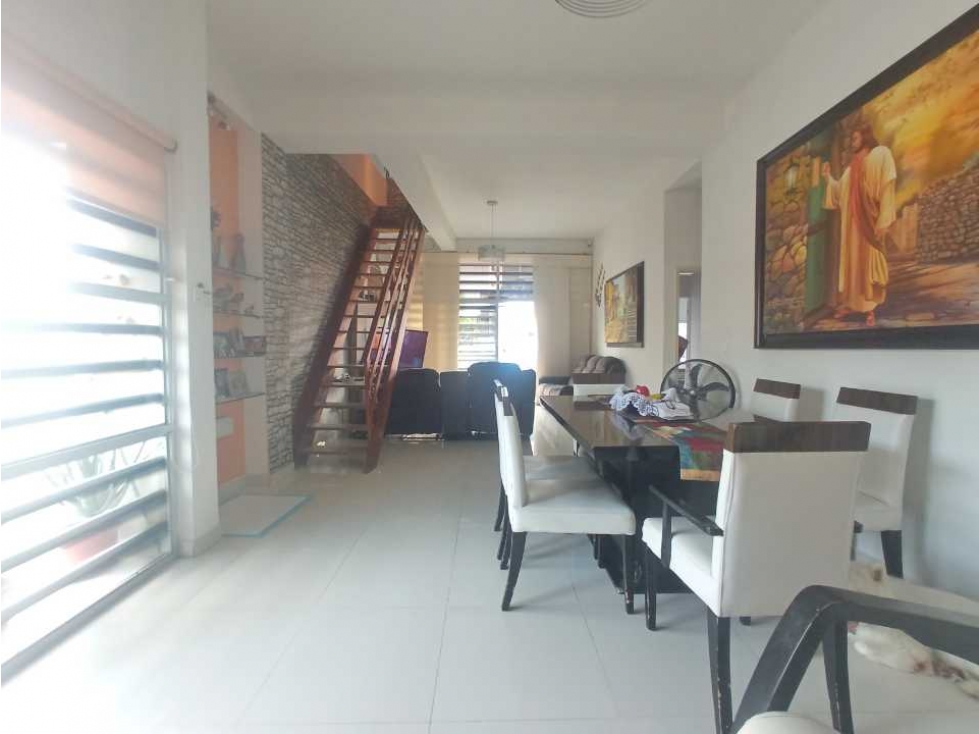 EDIFICIO DE 3 PISOS PARA VENTA EN MANGA - 3