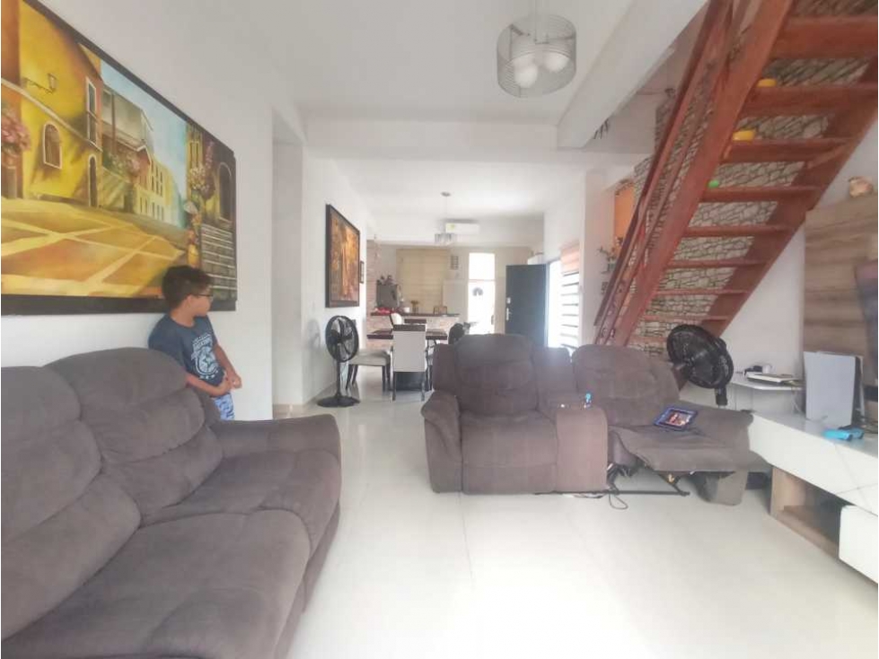 EDIFICIO DE 3 PISOS PARA VENTA EN MANGA - 4