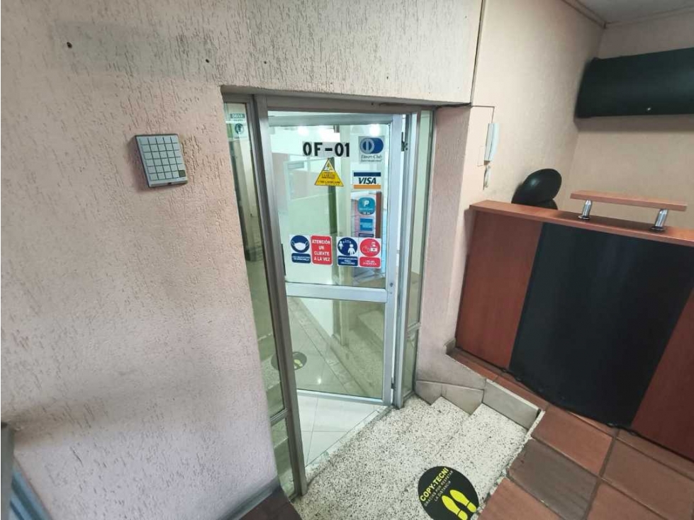 700 Oficina en Alquiler en Quito Norte Av. Colón - 3