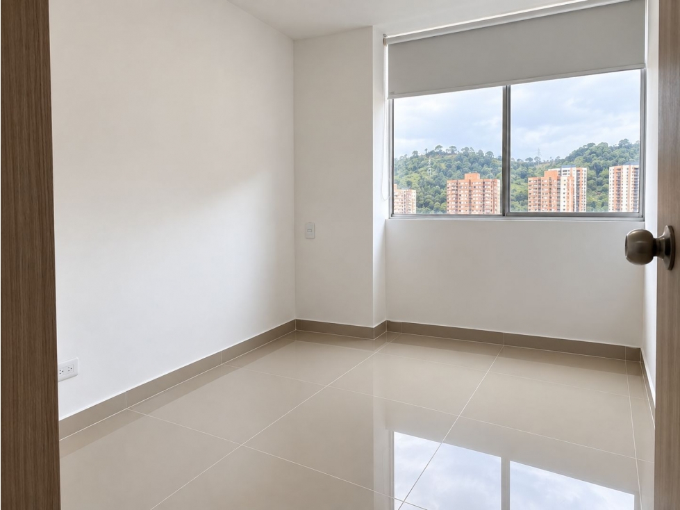 75M2 Apartamento en arrendamiento en Prados de Sabaneta — foto 3