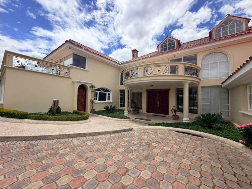 799mil Casa de Lujo en Venta en Cumbayá, Urbanización Exclusiva