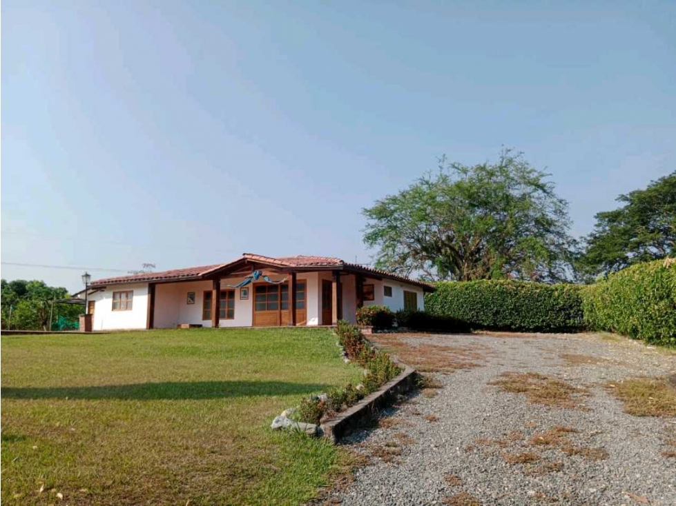 $800.000.000 COP Casa Campestre en Venta Condominio - 1