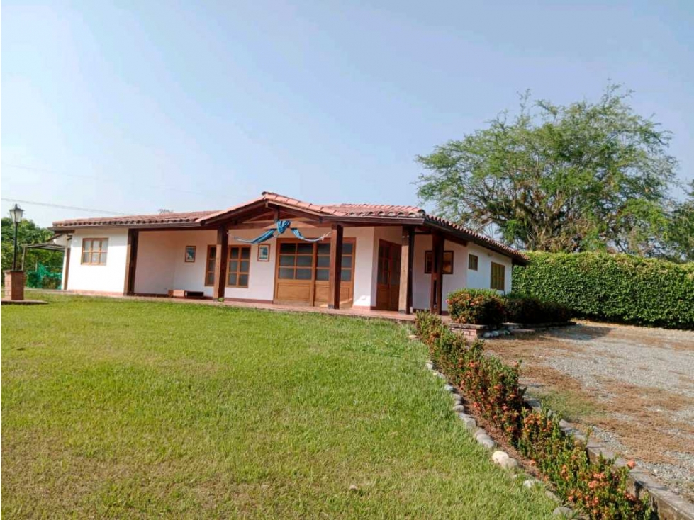 $800.000.000 COP Casa Campestre en Venta Condominio - 2
