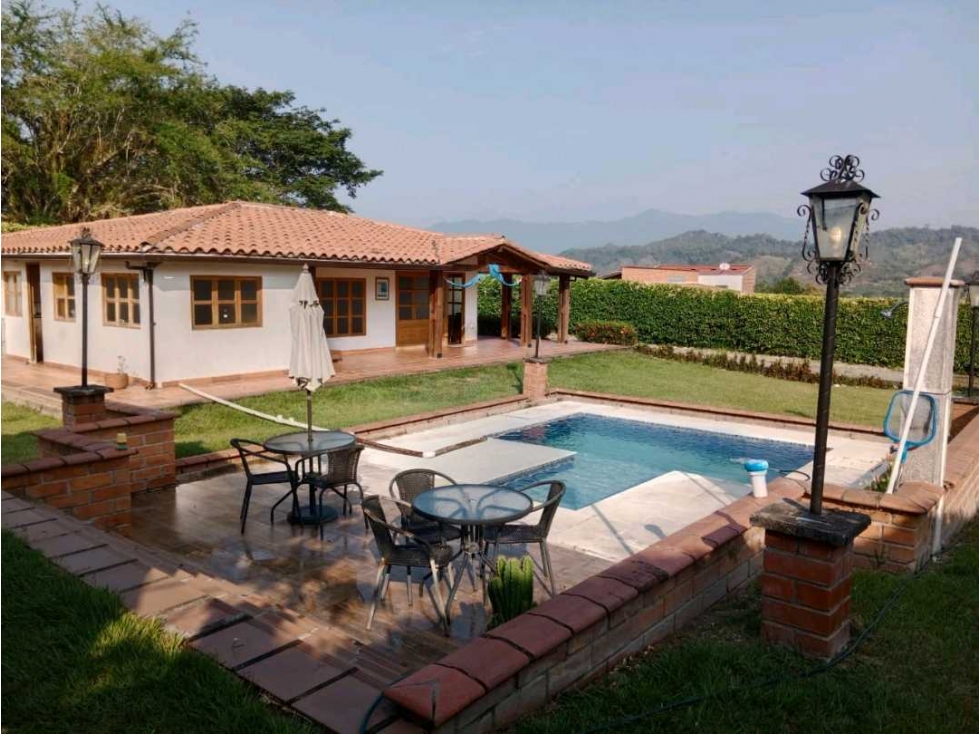 $800.000.000 COP Casa Campestre en Venta Condominio - 3