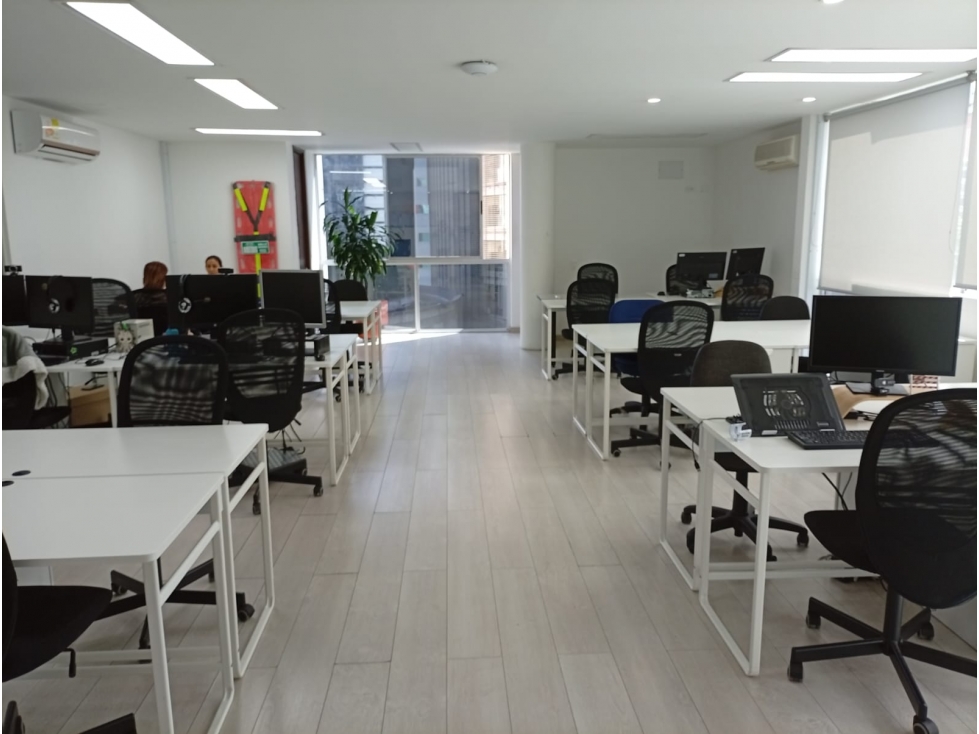 80m2 oficina arriendo Medellín-Milla de Oro - 1