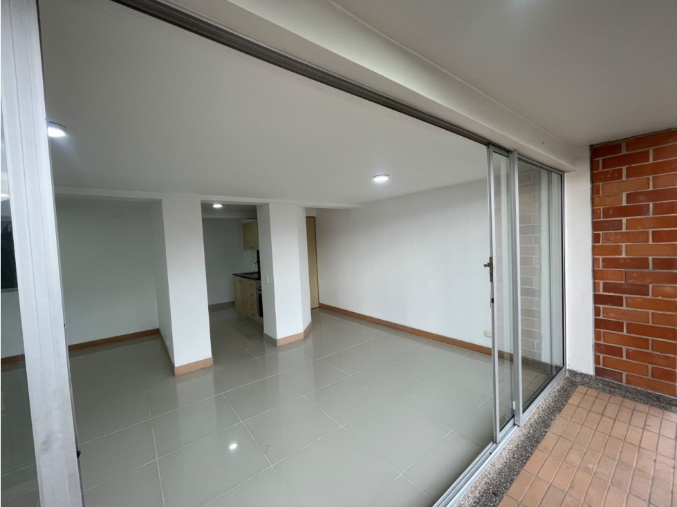 86M2 Apartamento en Arrendamiento Mundo Sabaneta — foto 3