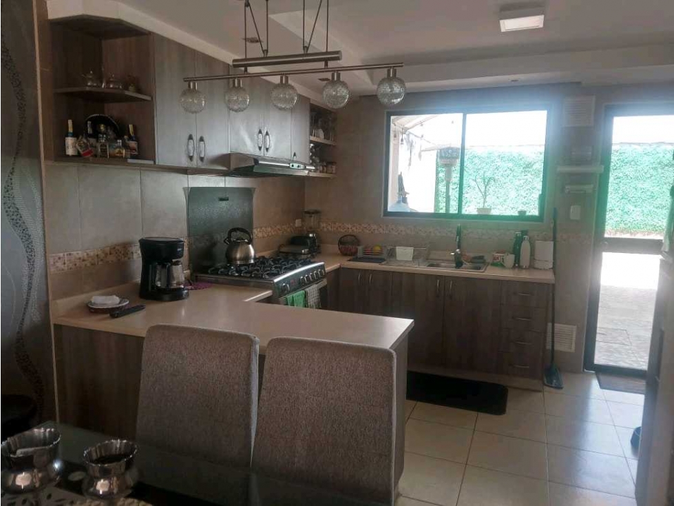85mil amplia casa en venta Llano Grande, AV. Simon Bolivar — foto 5