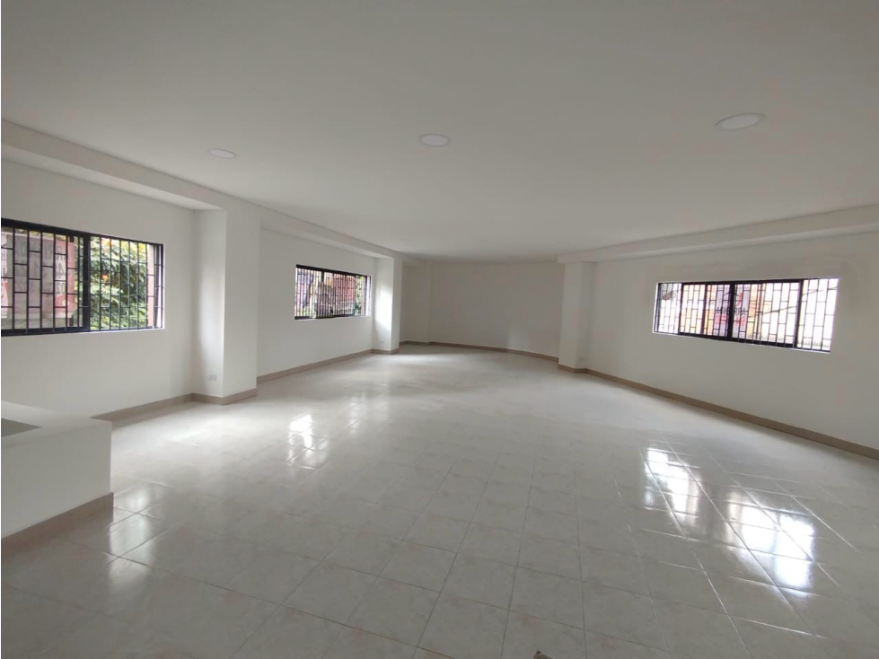 90m2 Local Comercial en la avenida las Vegas En Sabaneta — foto 2