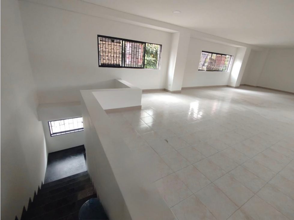 90m2 Local Comercial en la avenida las Vegas En Sabaneta — foto 5
