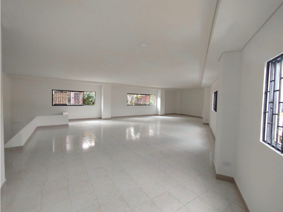 90m2 Local Comercial en la avenida las Vegas En Sabaneta — foto 4