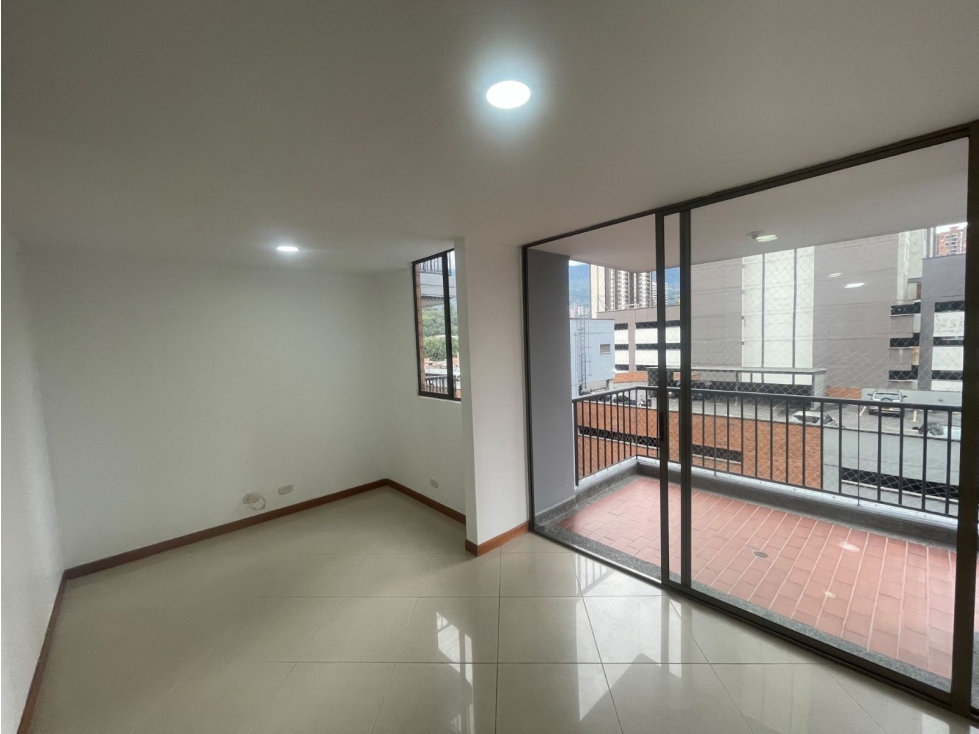 91M2 Apartamento en Arrendamiento Prados de Sabaneta — foto 3
