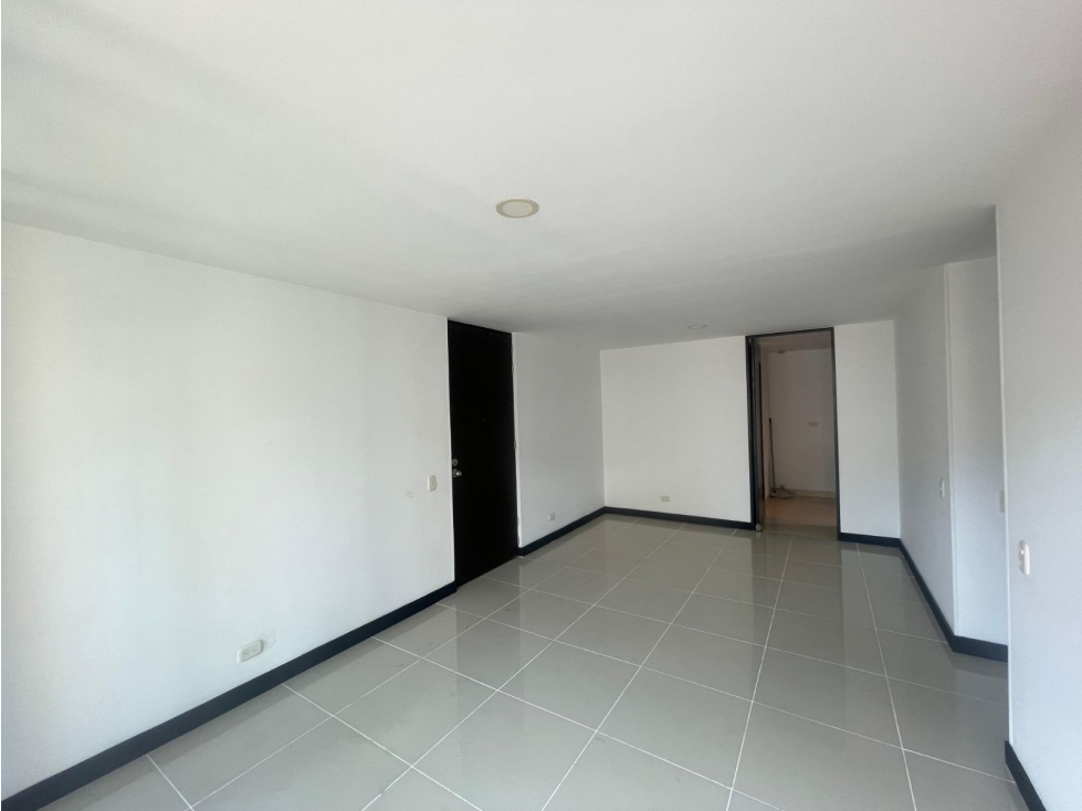 97m2 Apartamento en arrendamiento en Camino Verde Envigado — foto 3