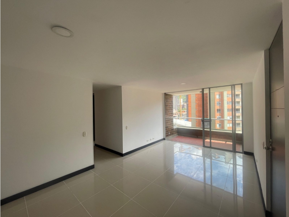 97m2 Apartamento en arrendamiento en Camino Verde Envigado