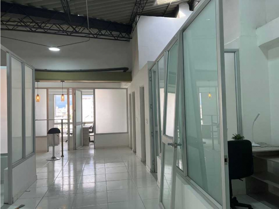 OFICINA EN VENTA CENTRAL EQUIPADA DE AMOBLAMIENTO - 4