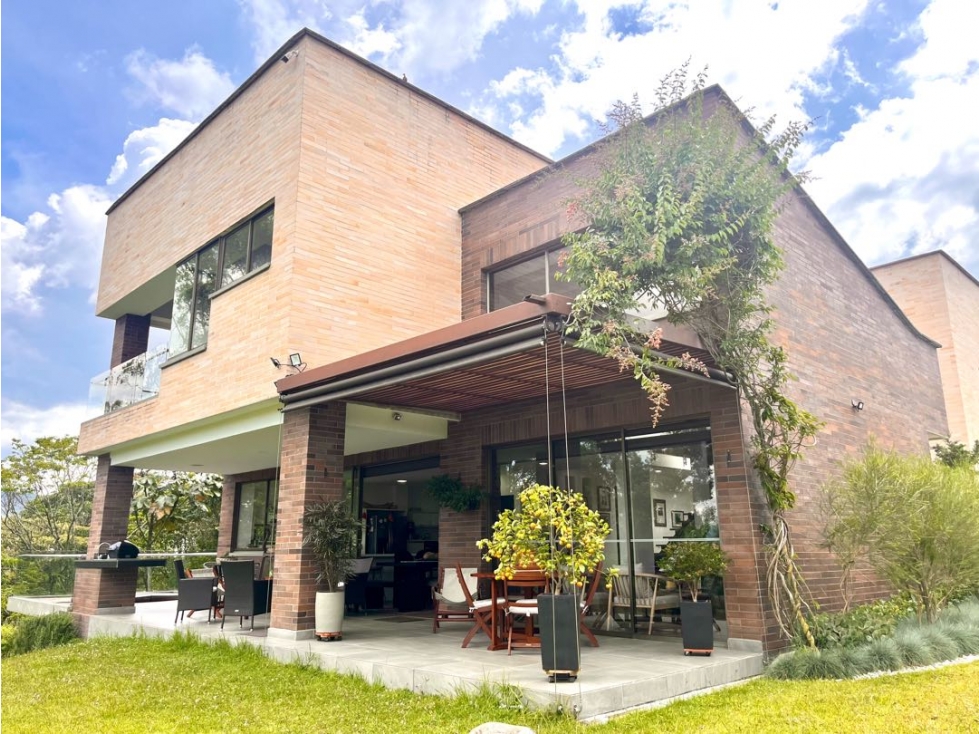 A Luxurious Oasis of Tranquility in Llanogrande