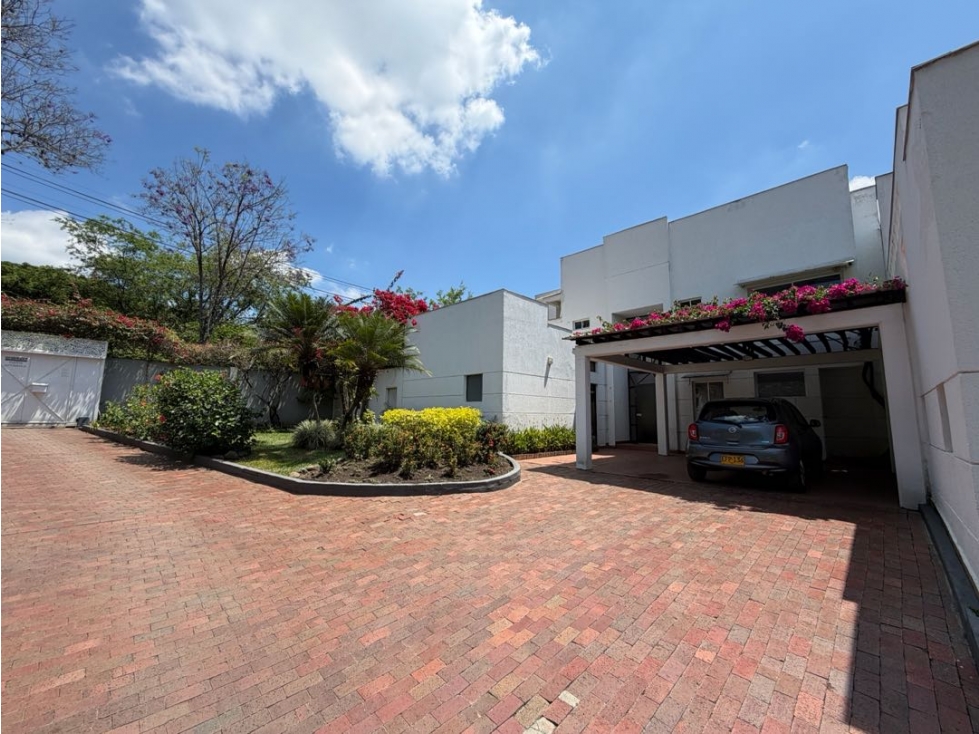 (AC) CASA EN CONDOMINIO EXCLUSIVO POR LA U. AUTÓNOMA EN VENTA