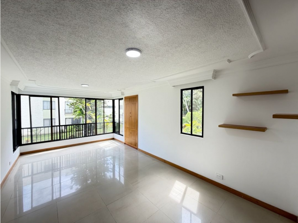 (AC) EN MULTICENTRO DE VENDE APARTAMENTO EN SEGUNDO PISO