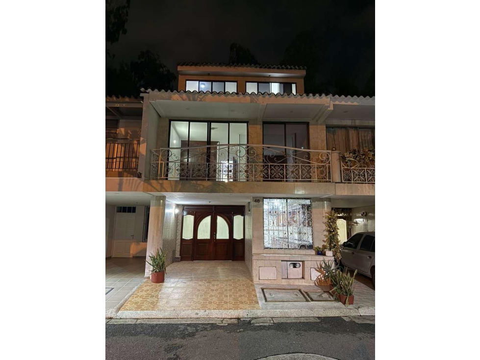 (AC) SE VENDE AMPLIA CASA EN BARRIO LA HACIENDA — foto 3