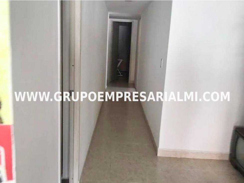 ACOGEDOR APARTAMENTO EN ARRIENDO - SECTOR LAURELES COD: 31567 — foto 3