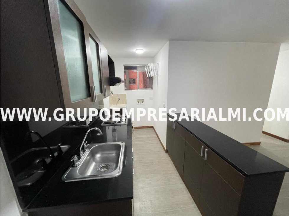 ACOGEDOR APARTAMENTO EN ARRIENDO - SECTOR CIUDAD DEL RÍO COD: 31694 — foto 4