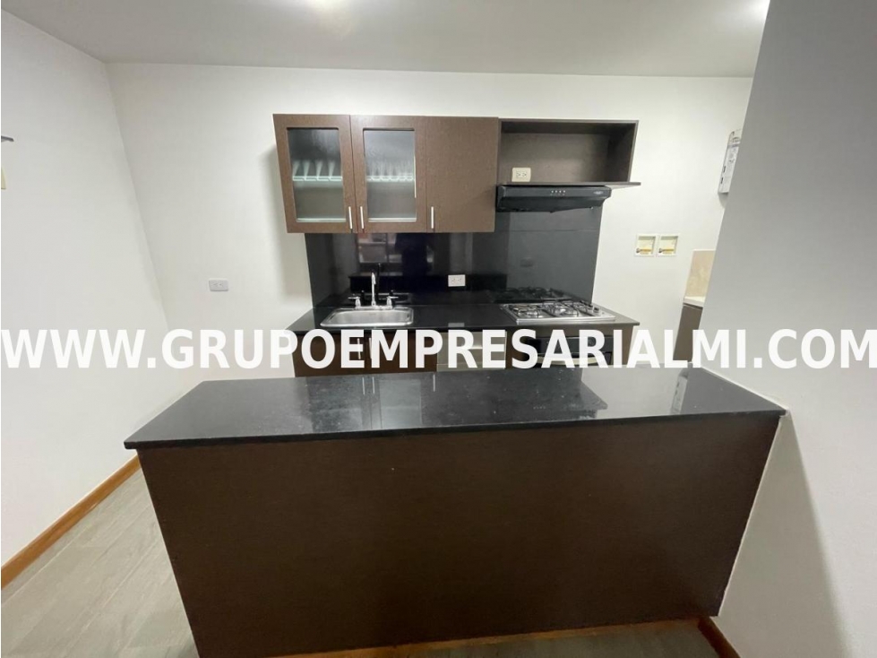 ACOGEDOR APARTAMENTO EN ARRIENDO - SECTOR CIUDAD DEL RÍO COD: 31694 — foto 2