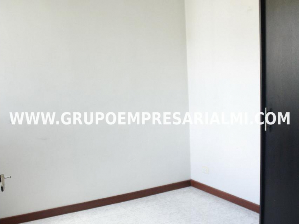 ACOGEDOR APARTAMENTO EN ARRIENDO - SECTOR LA POLA COD: 31740 — foto 5