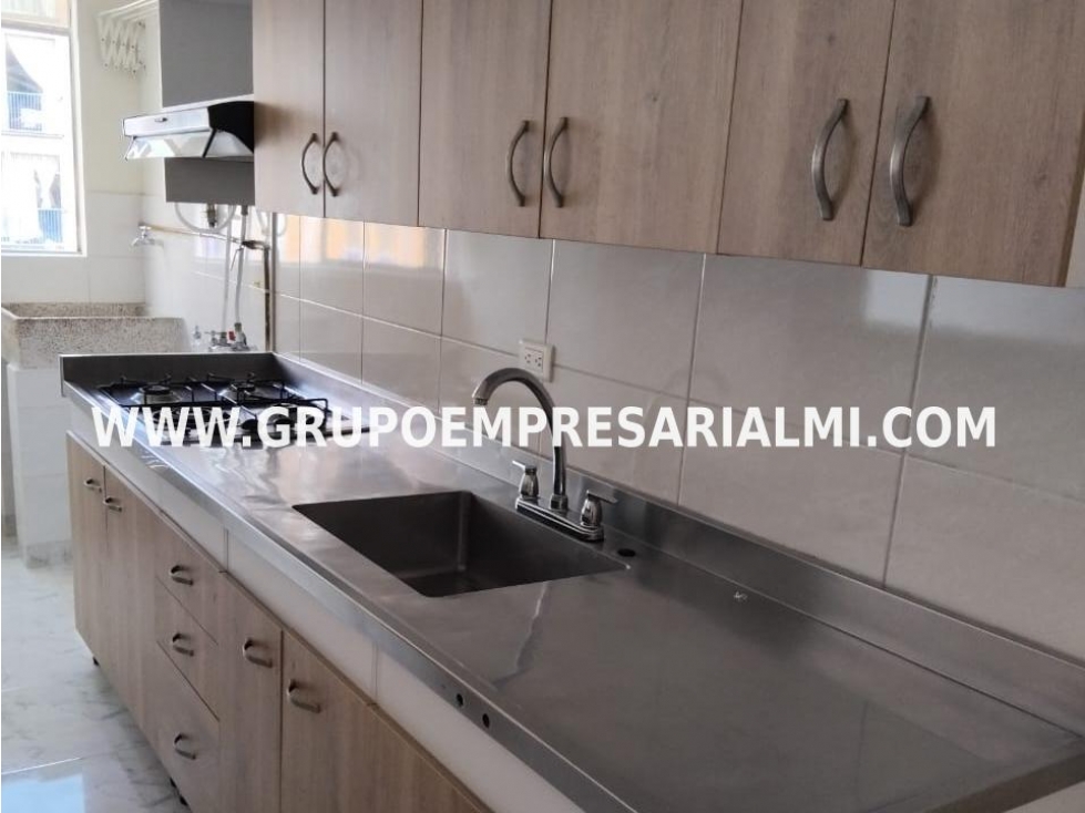 ACOGEDOR APARTAMENTO EN ARRIENDO - SECTOR ROBLEDO COD: 33133 — foto 2