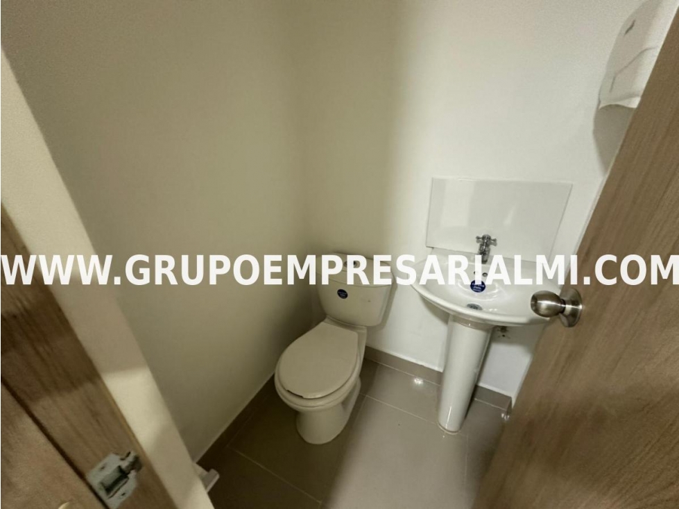 ACOGEDOR OFICINA EN ARRIENDO - SECTOR DE SANTA ANA COD: 33262 - 6