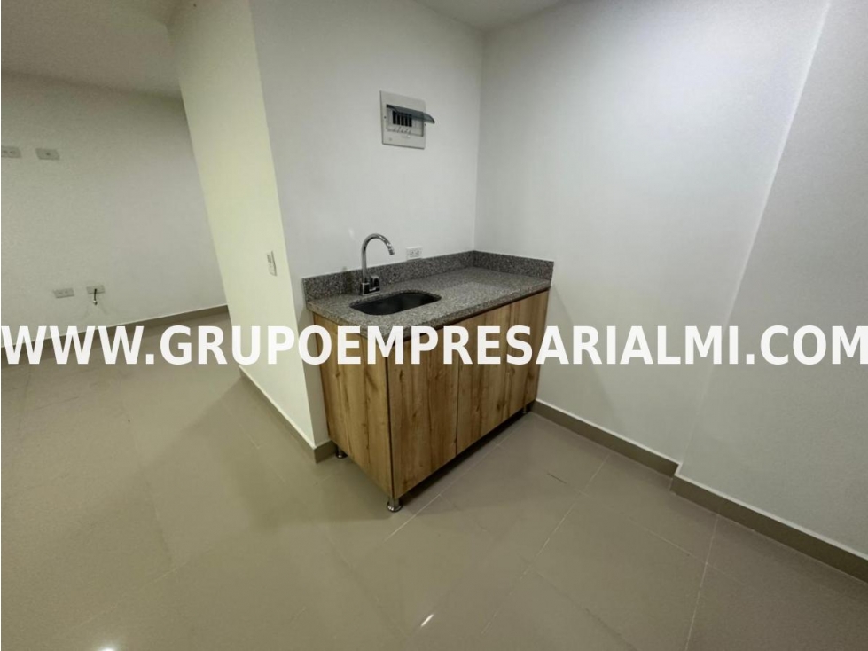 ACOGEDOR OFICINA EN ARRIENDO - SECTOR DE SANTA ANA COD: 33262 - 4