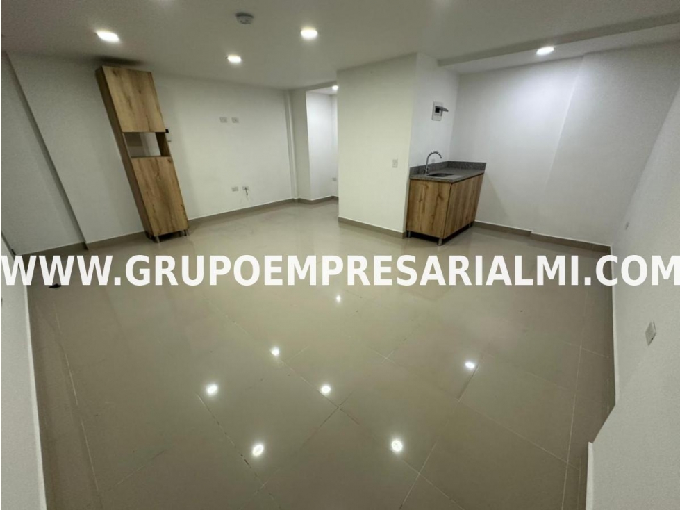 ACOGEDOR OFICINA EN ARRIENDO - SECTOR DE SANTA ANA COD: 33262 - 3