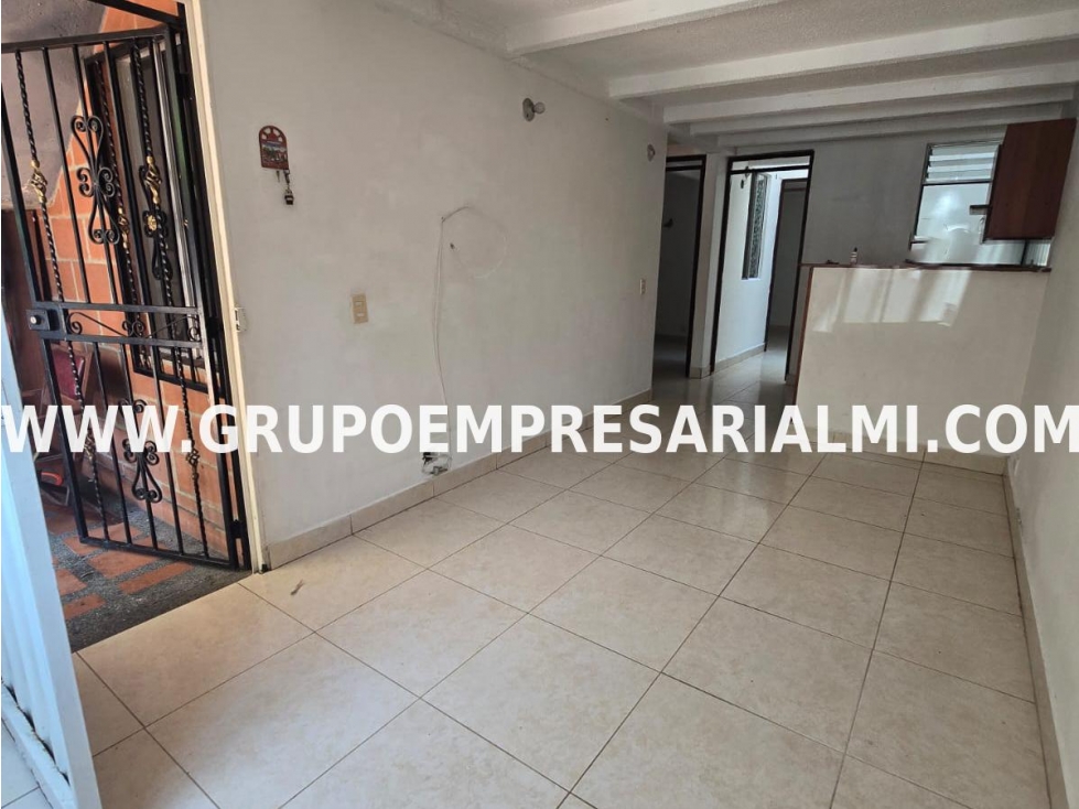 ACOGEDORA CASA BIFAMILIAR EN VENTA - SECTOR LA CAMPIÑA COD: 31479