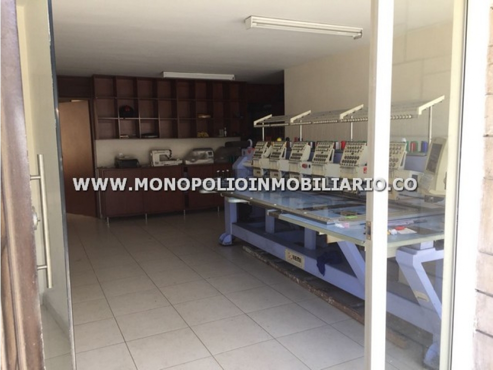 ACOGEDORA CASA BIFAMILIAR EN VENTA - SECTOR EL ESTADIO COD: 15370