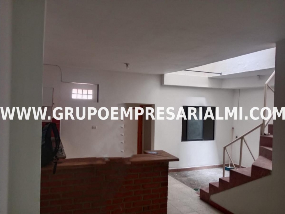 ACOGEDORA CASA BIFAMILIAR EN VENTA - SECTOR MANRIQUE COD: 31701
