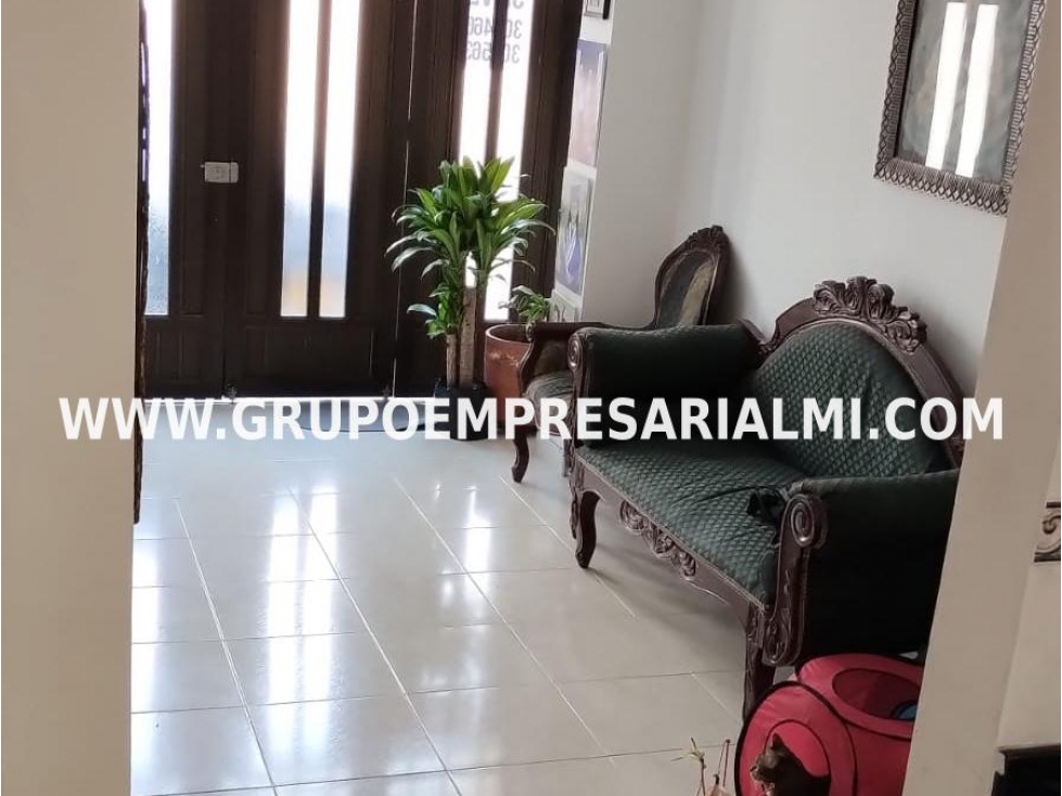 ACOGEDORA CASA BIFAMILIAR EN VENTA - SECTOR FERRARA COD: 31878