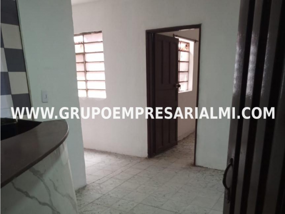 ACOGEDORA CASA BIFAMILIAR EN VENTA - SECTOR SAN JAVIER COD: 33148 — foto 4