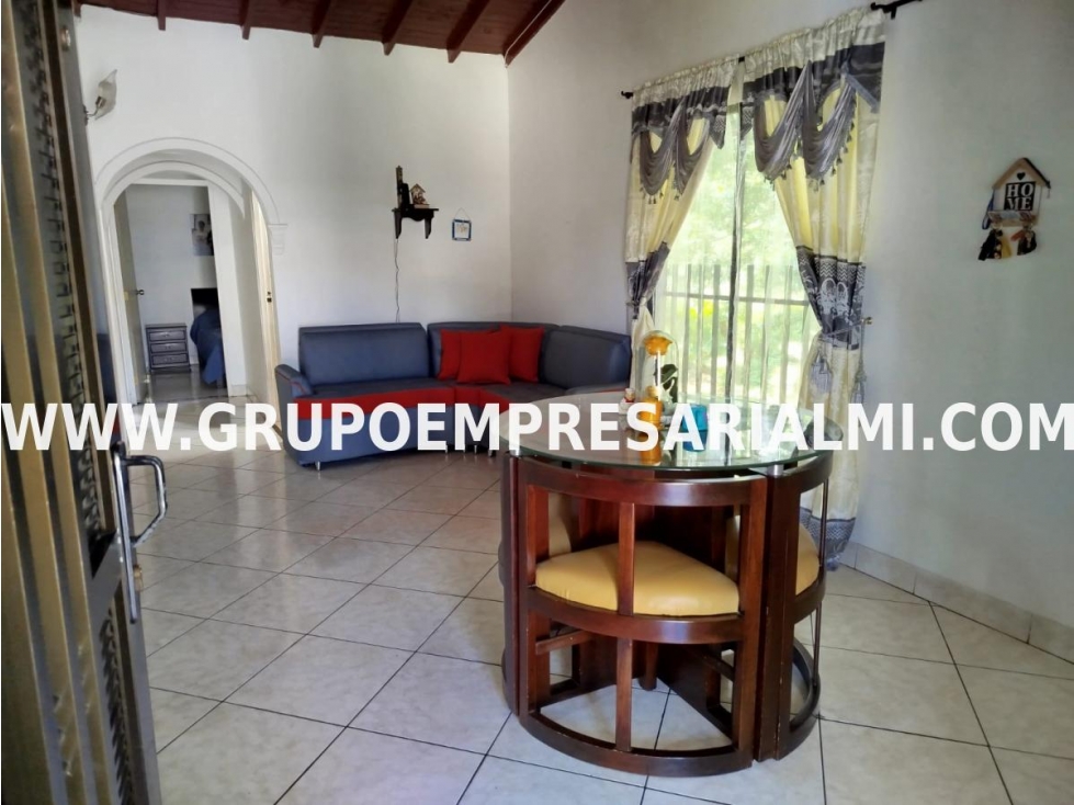 ACOGEDORA CASA EN VENTA - SECTOR SURAMÉRICA COD: 31430 - 1