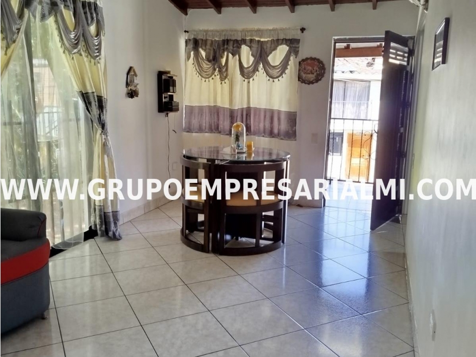 ACOGEDORA CASA EN VENTA - SECTOR SURAMÉRICA COD: 31430 - 3