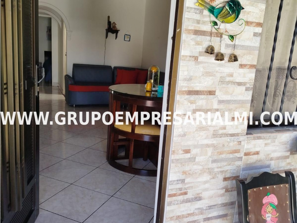 ACOGEDORA CASA EN VENTA - SECTOR SURAMÉRICA COD: 31430 - 4
