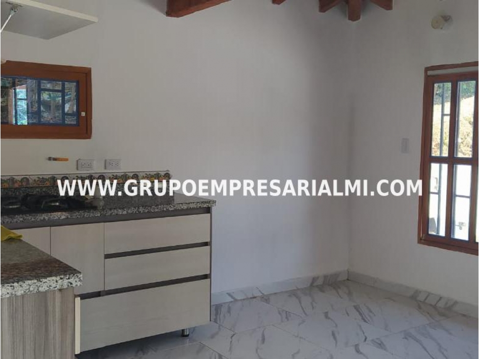 ACOGEDORA CASA LOTE EN VENTA - SECTOR SANTA ELENA COD: 32225