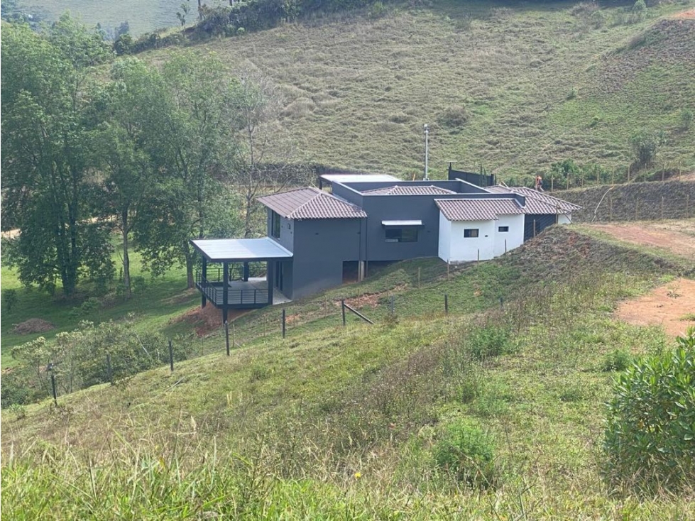 Acogedora finca en Rionegro a 5 minutos de San Antonio