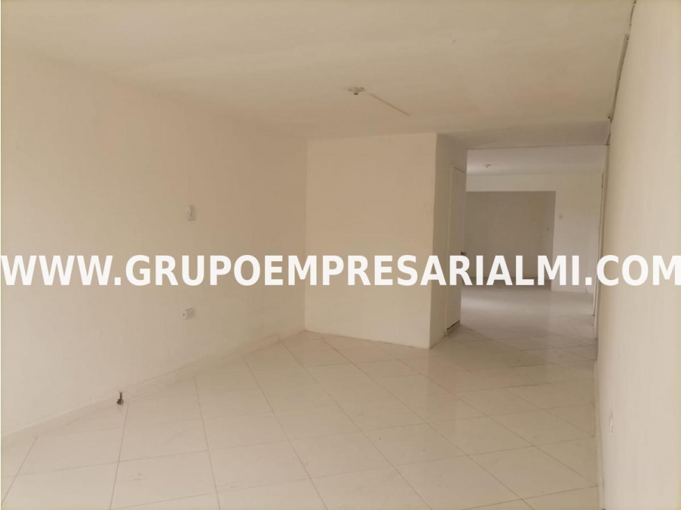ACOGEDORA OFICINA EN ARRIENDO - SECTOR LAURELES COD: 33056