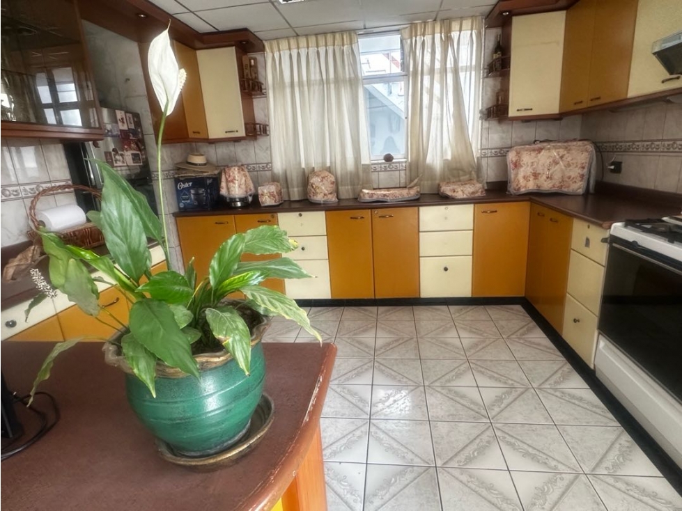 ADEPA CASA DE 5 DORMITORIOS JARDINES 2 COCHERAS — foto 5