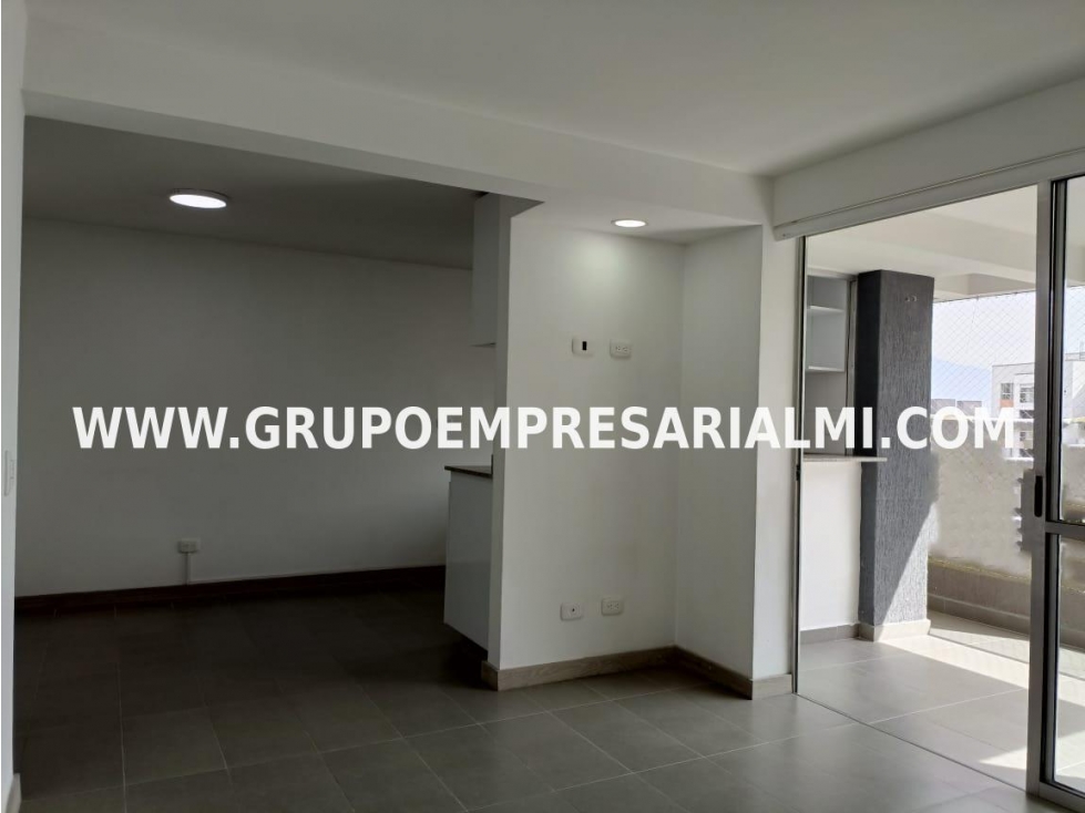 AGRADABLE APARTAMENTO EN ARRIENDO - SECTOR LOMA LOS BERNAL COD: 30842