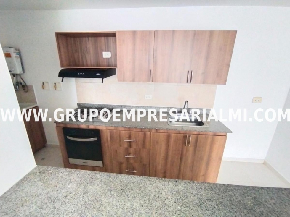 AGRADABLE APARTAMENTO EN ARRIENDO - SECTOR CIUDAD DEL RÍO COD: 31148 — foto 2