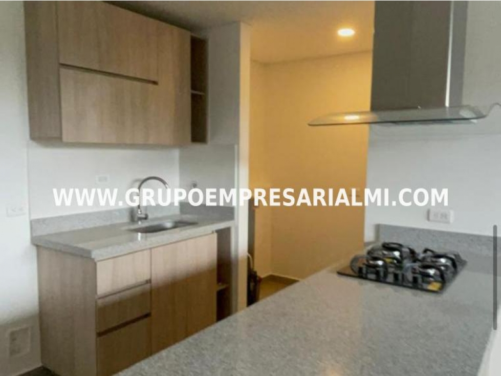 AGRADABLE APARTAMENTO EN ARRIENDO - SECTOR EL RETIRO COD: 32817