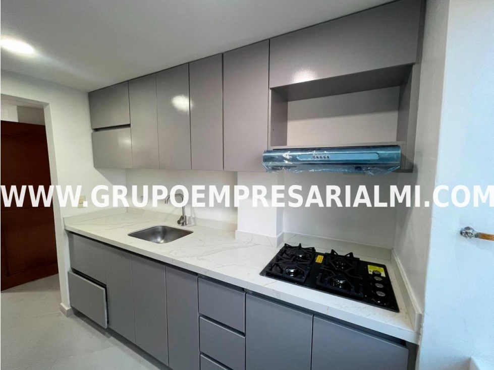 AGRADABLE APARTAMENTO EN ARRIENDO - SECTOR LAURELES COD: 33819 — foto 3