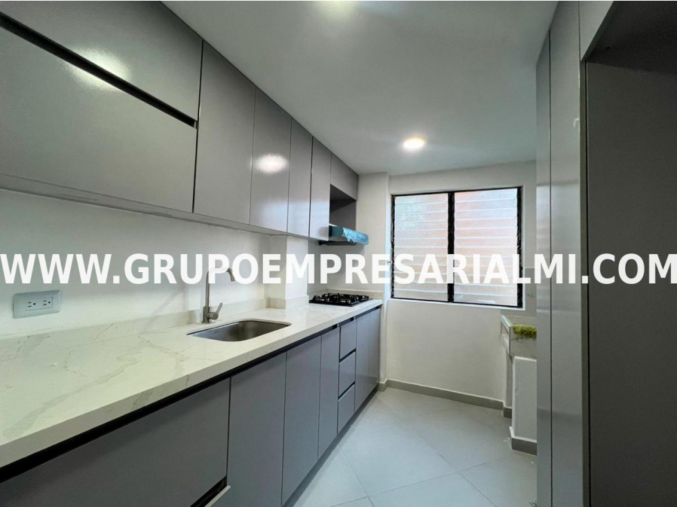 AGRADABLE APARTAMENTO EN ARRIENDO - SECTOR LAURELES COD: 33819 — foto 2