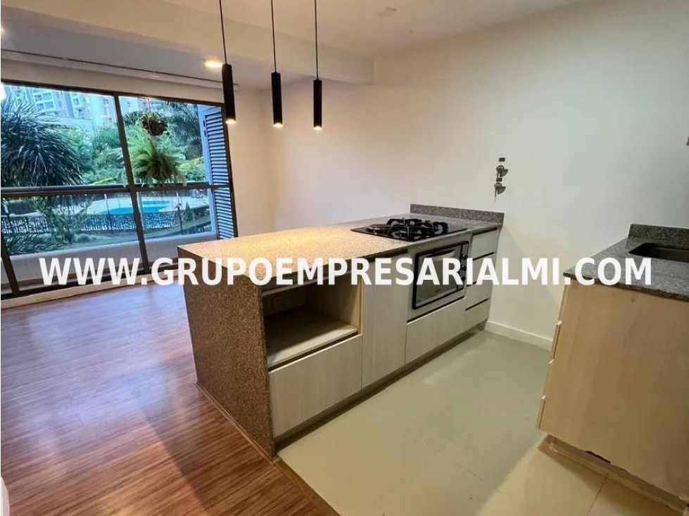 AGRADABLE APARTAMENTO EN VENTA - SECTOR LOMA LOS BERNAL COD: 32812