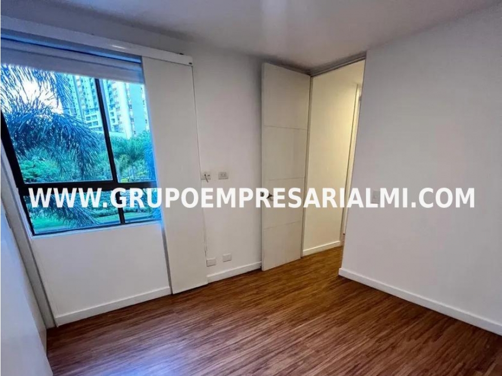 AGRADABLE APARTAMENTO EN VENTA - SECTOR LOMA LOS BERNAL COD: 32812 — foto 4